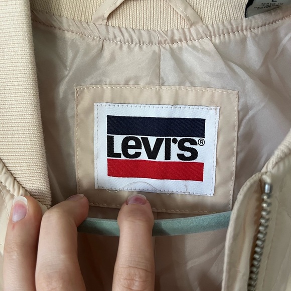 Levi's Diamond Quilted Bomber Jacket in Cream Womens Size L NWT - Picture 11 of 16